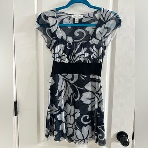 White House Black Market Black/White Cap Sleeve Baby Doll Top - Size XSmall